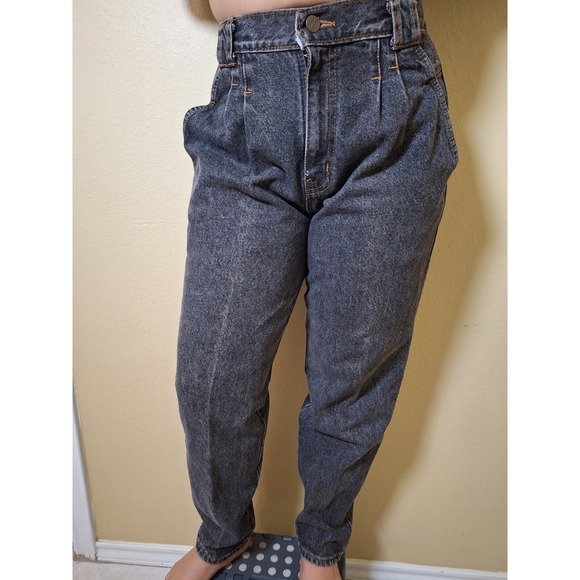 Vintage CHIC Black Denim Mom Jeans Size 8p Pleated Front High Waist USA - Picture 1 of 14